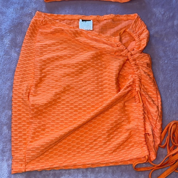 SHEIN BAE Honeycomb Textured Criss Cross Backless Crop Halter Top & Skirt 🧡 - Picture 5 of 8